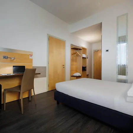 Hotell Ih Gioia 4*